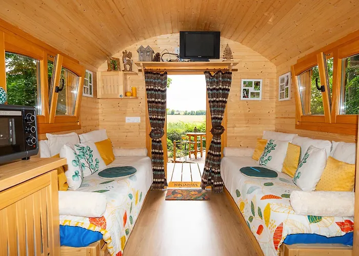 Holiday home Roulotte Les Deux Geais *