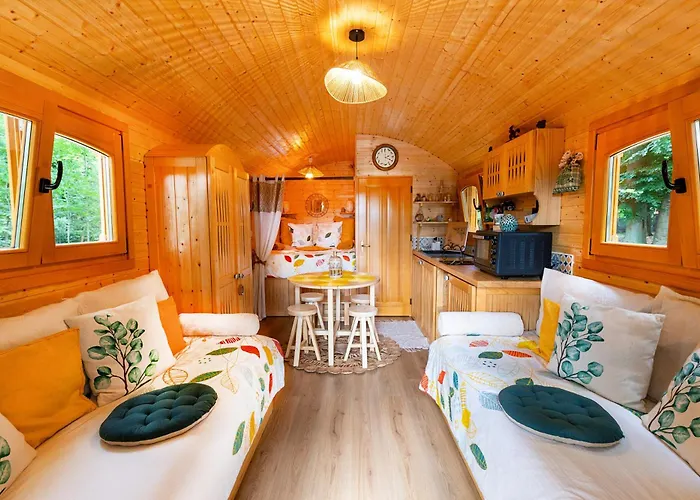 Holiday home Roulotte Les Deux Geais Sainte-Opportune-du-Bosc