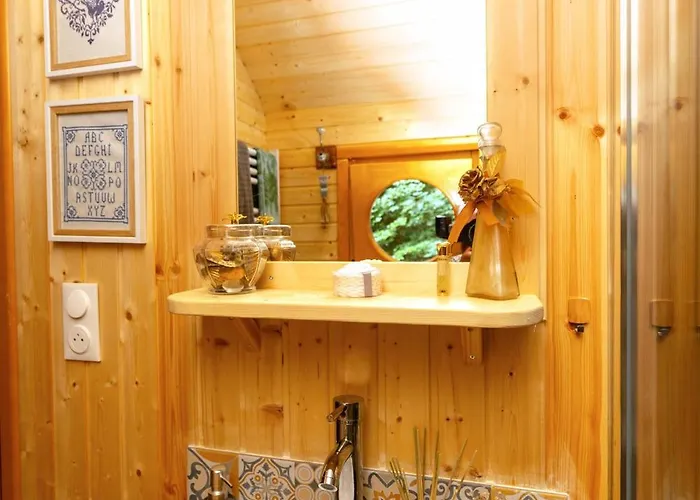 Holiday home Roulotte Les Deux Geais *